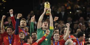 1386628_3_8642_iker-casillas-leve-la-coupe-du-monde-les