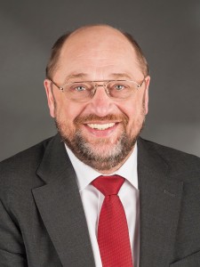 F3   Sans discrediter personne  surtout pas l Honorable Monsieur SCHULZ
