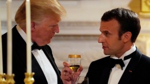 F3   De chaudes Effusions    qu’elles soient de bon Augure